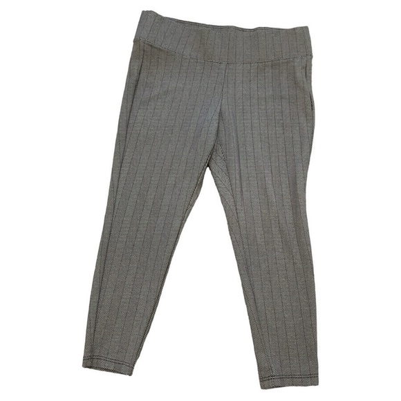 TORRID SKINNY PULL ON PANT SIZE 1 - Picture 1 of 3